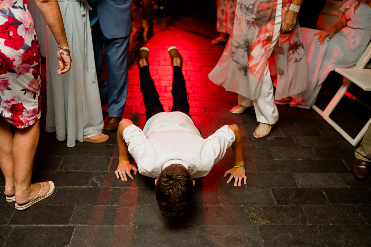 100 tunnels beaches wedding